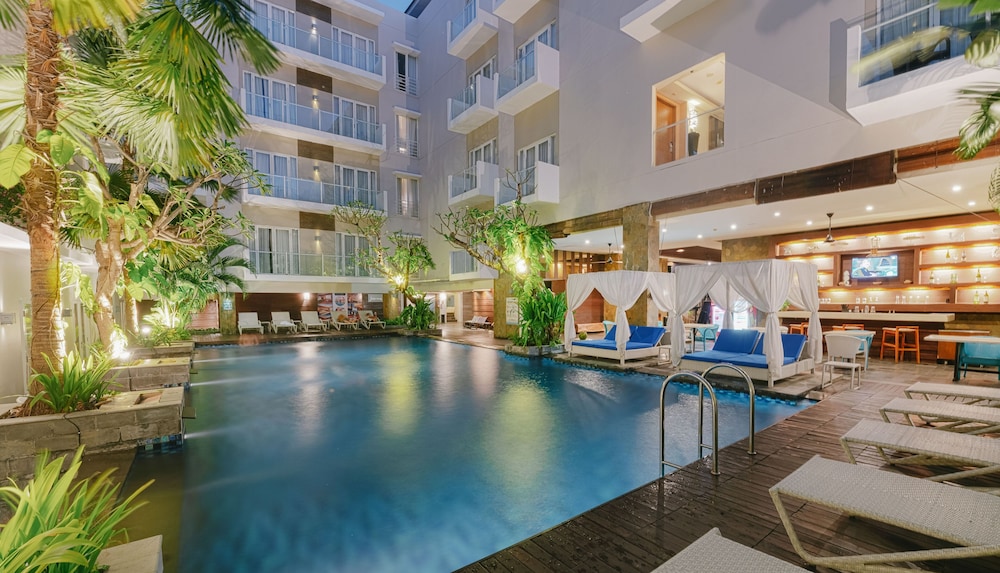Grand Ixora Kuta Resort 72/73