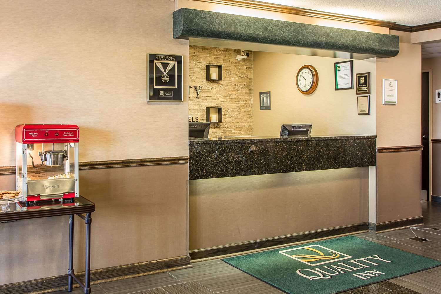 Quality Inn Elgin I-90 3/41