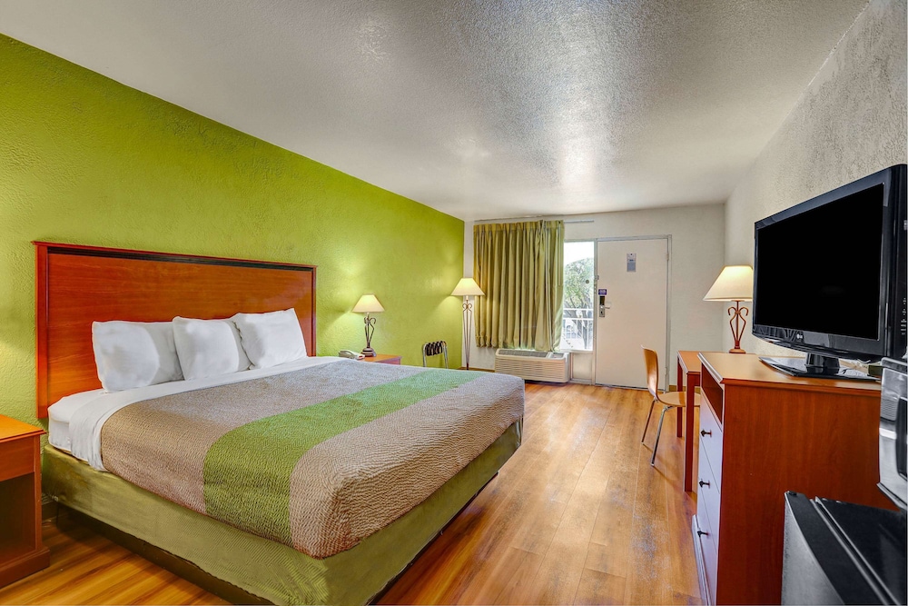 Econo Lodge Sonora, TX 21/60
