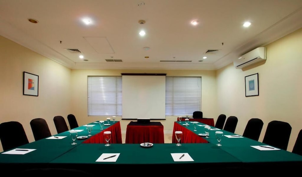 Batavia Apartments Hotel Service Residences 46/52