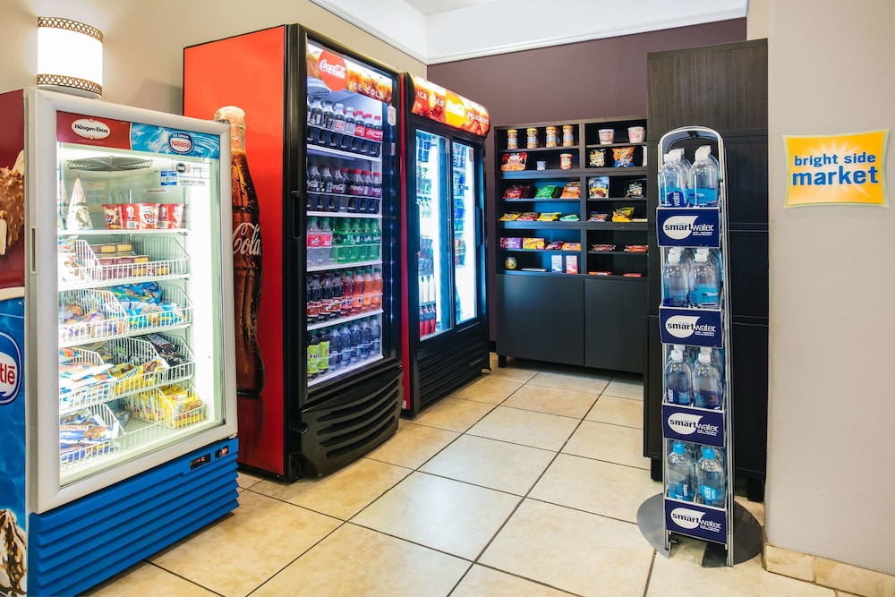 La Quinta Inn and Suites by Wyndham Brownwood 29/37