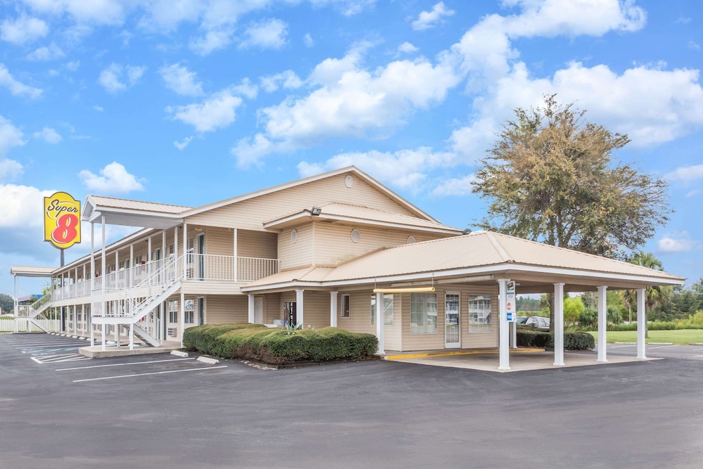 Super 8 By Wyndham Madison 4/33
