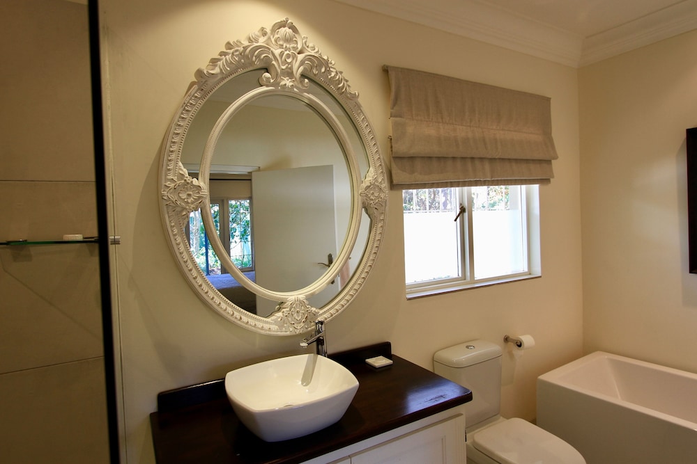 Melrose Place Guest Lodge and Conferencing 46/50