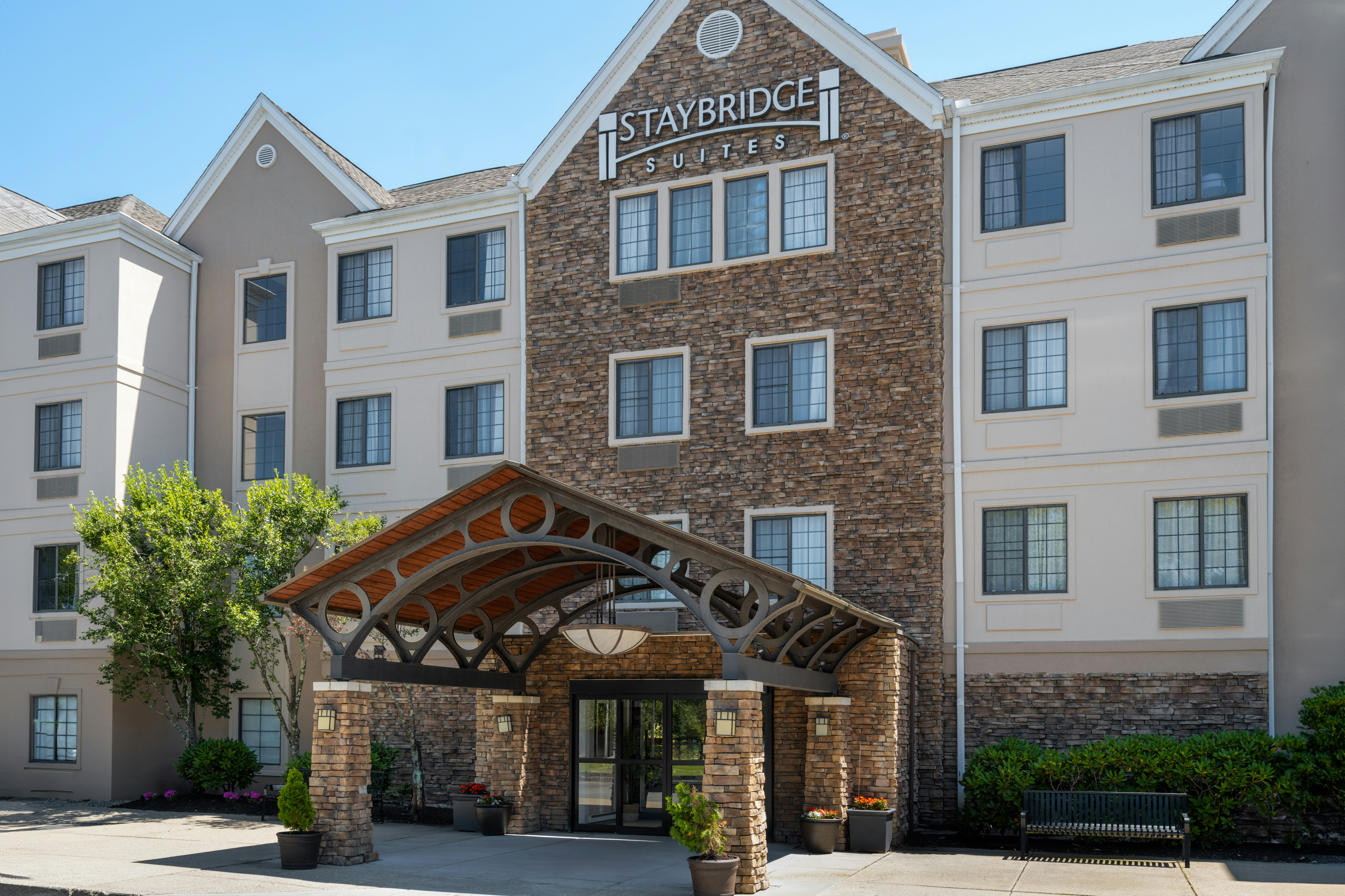 Staybridge Suites Burlington - Boston 55/67