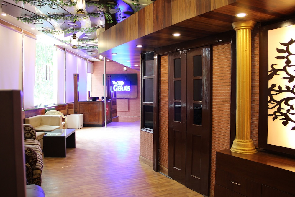 Oyo 2407 Hotel Gera's M1 4/17