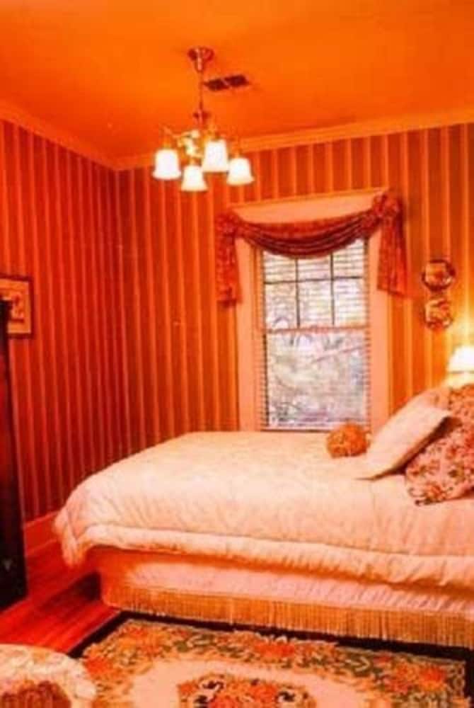 Far View - A Bed & Breakfast Estate 12/50
