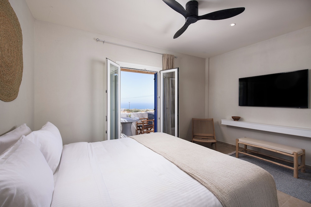 The Noverian Bios Santorini Boutique Hotel 28/78