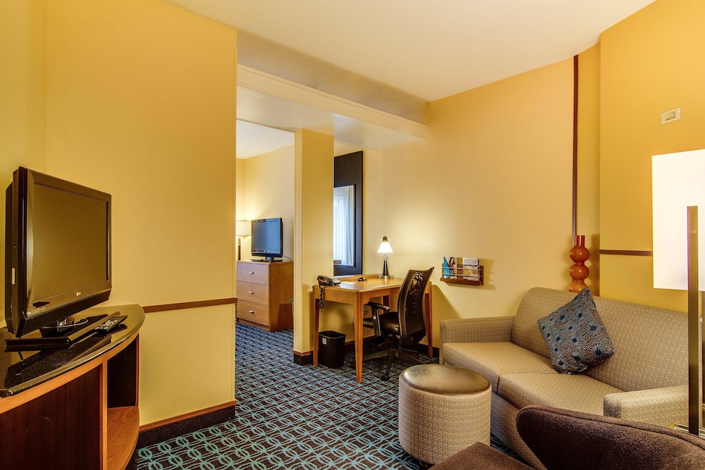 Fairfield Inn & Suites 26/32