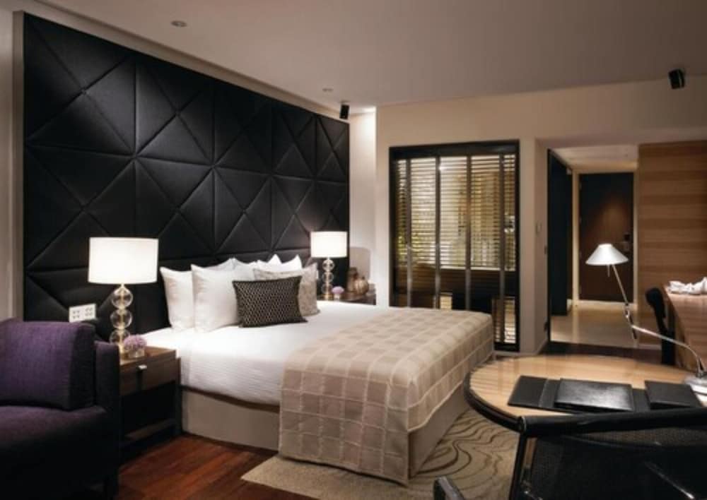 TAJ LANDS END 19/84