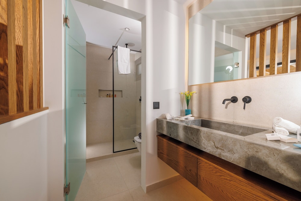 Deos Luxury Suites 47/50