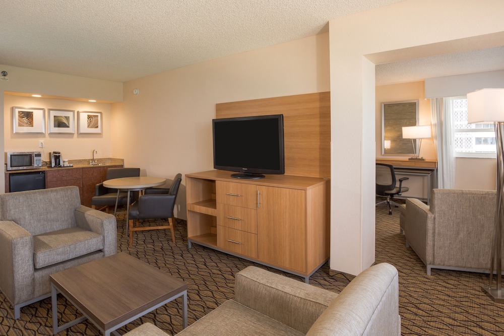 Holiday Inn Miami Beach Oceanfront Hotel 36/71