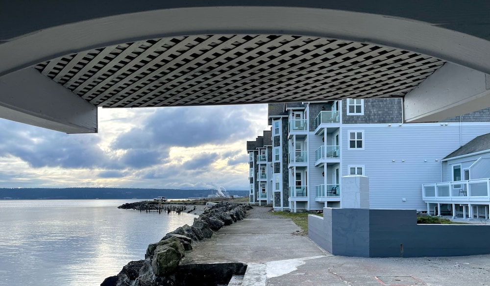 Tides Inn Suites 65/75