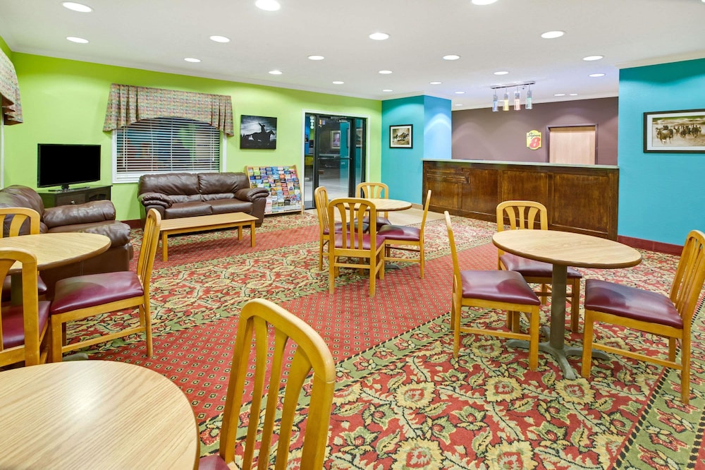 Super 8 by Wyndham Pasadena 17/25