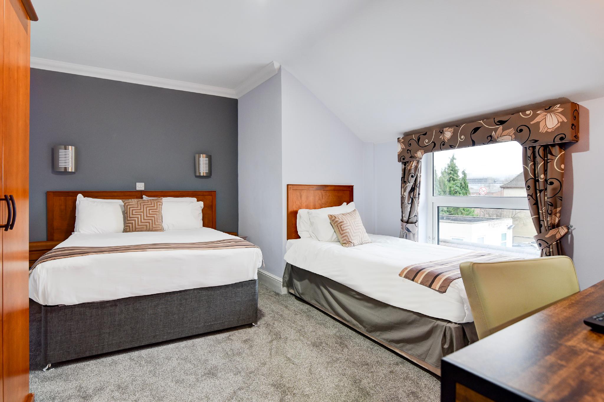 3 Rooms, Family, Single Bed