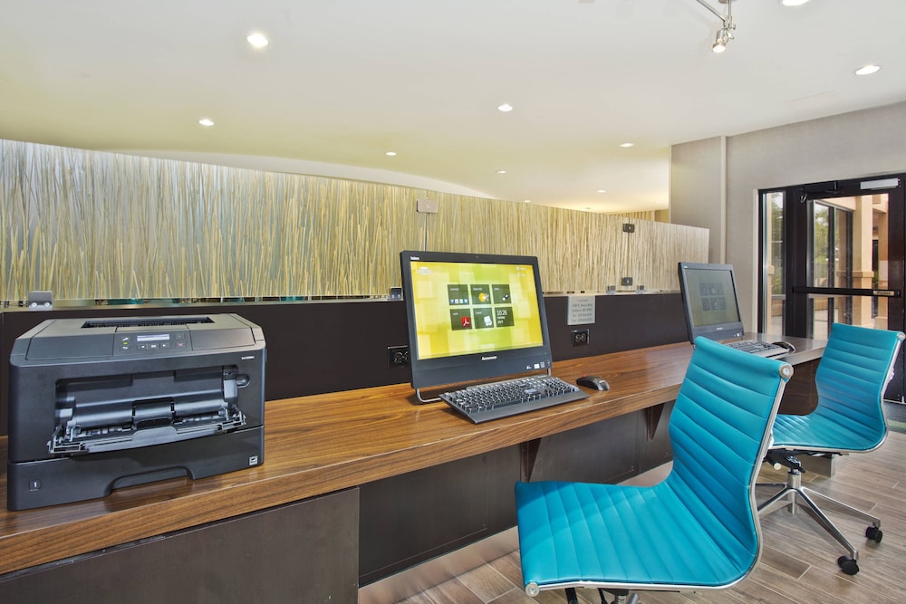 Courtyard By Marriott Gulfport Beachfront 44/45