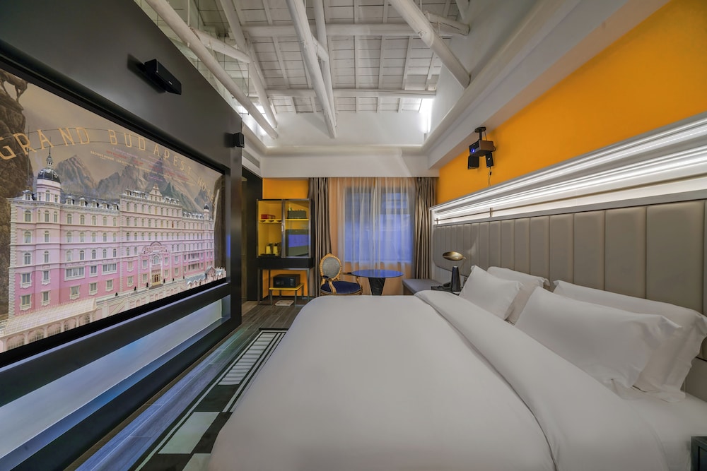 City, King Bed