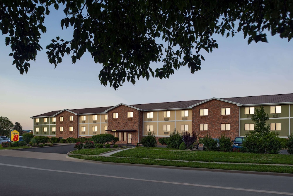 Super 8 by Wyndham Lenexa Overland Park/Mall Area 1/70