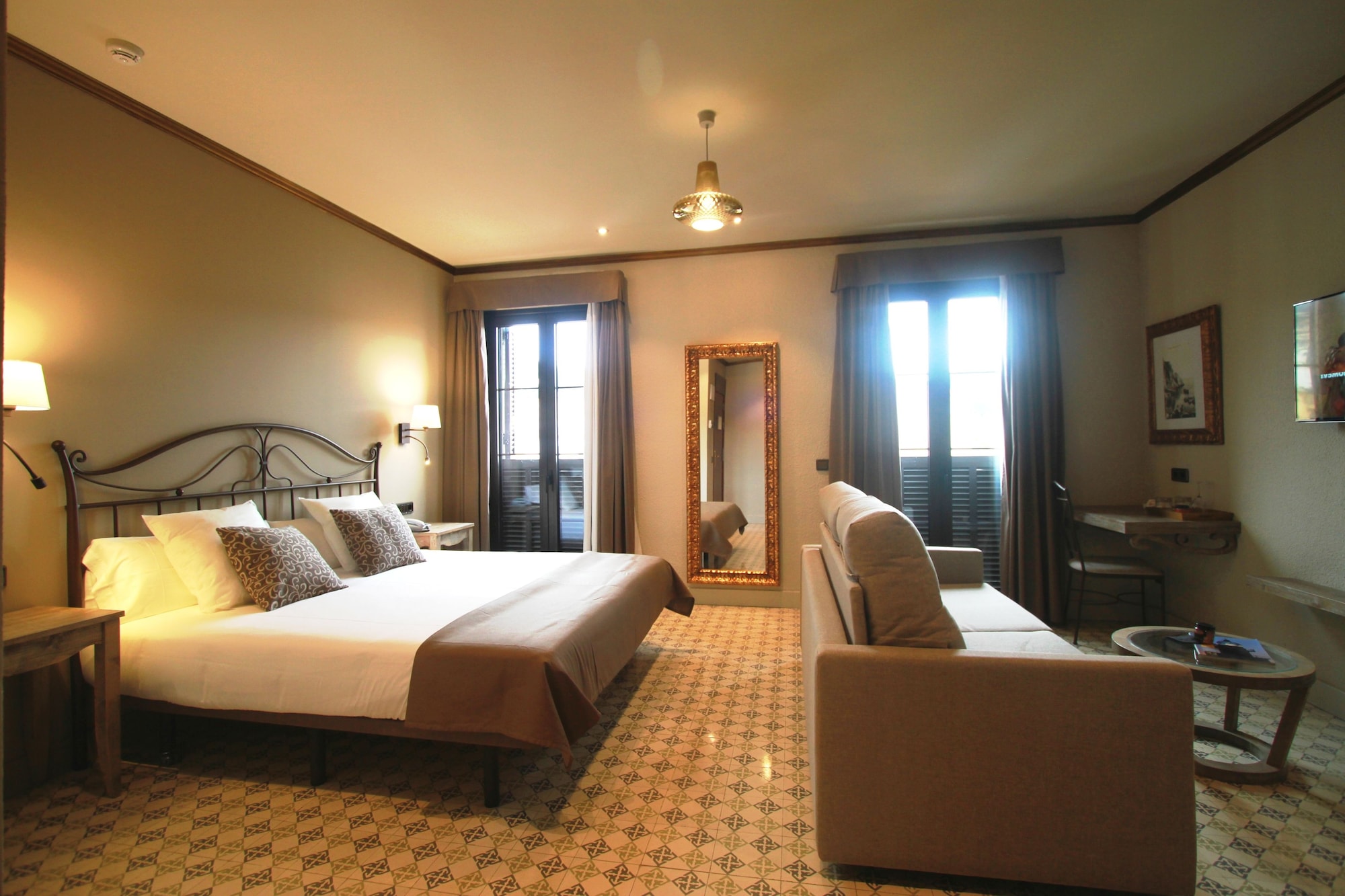 ROOM, TRIPLE