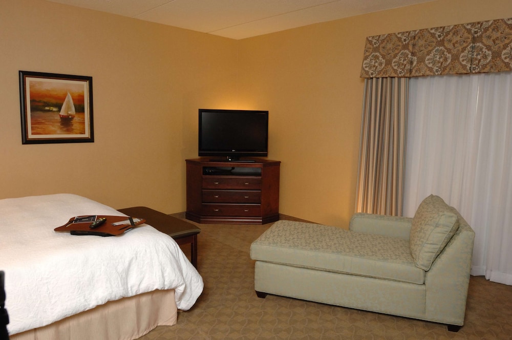 Hampton Inn Watertown 24/47