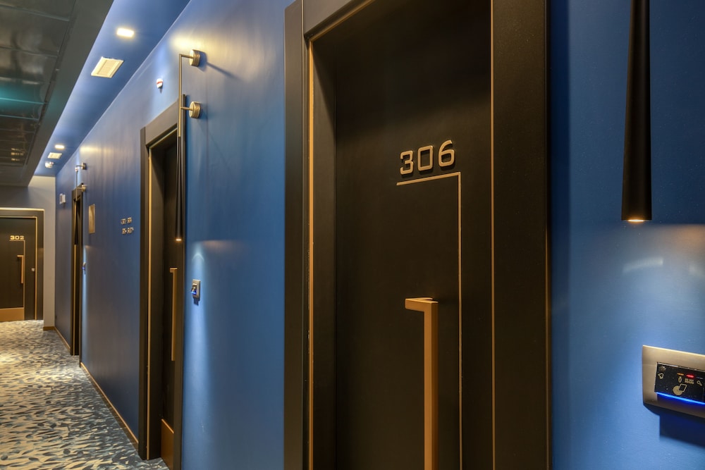 The Major Hotel 40/64
