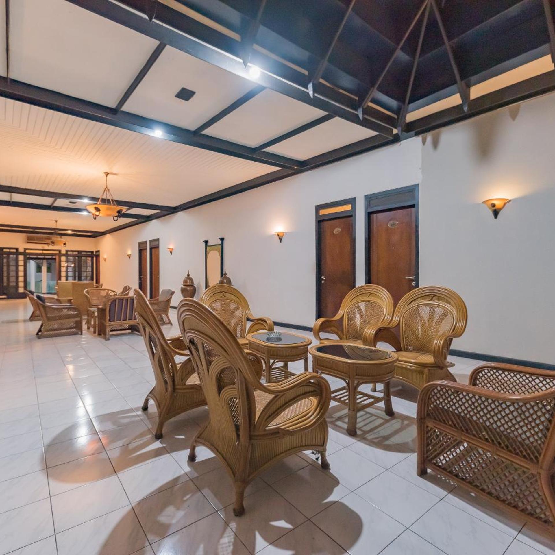 Crown Hotel Tasikmalaya 34/54