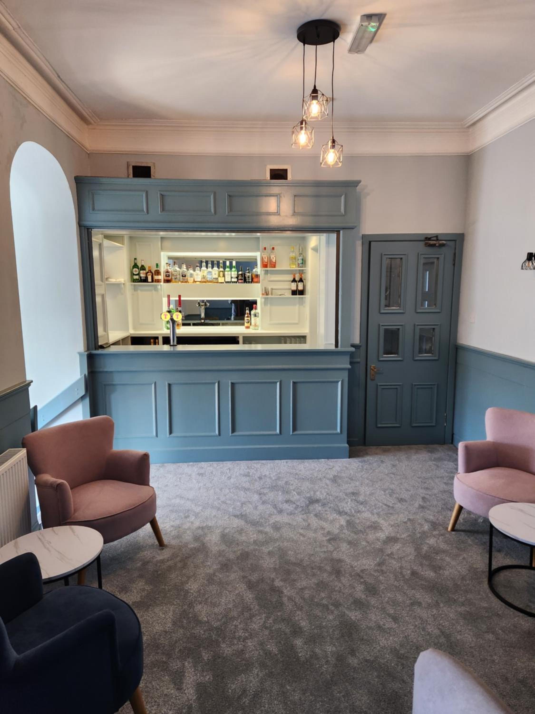 KINGS KNOLL HOTEL 32/53