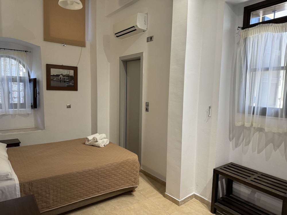 Eleni Rooms 16/40
