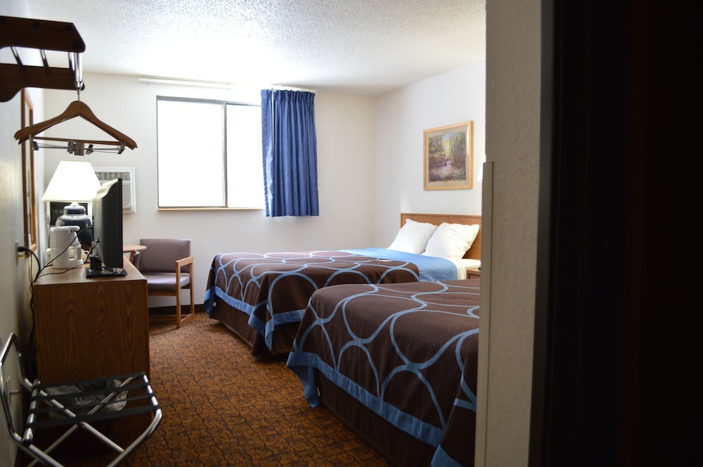 Super 8 by Wyndham Park Rapids 4/35