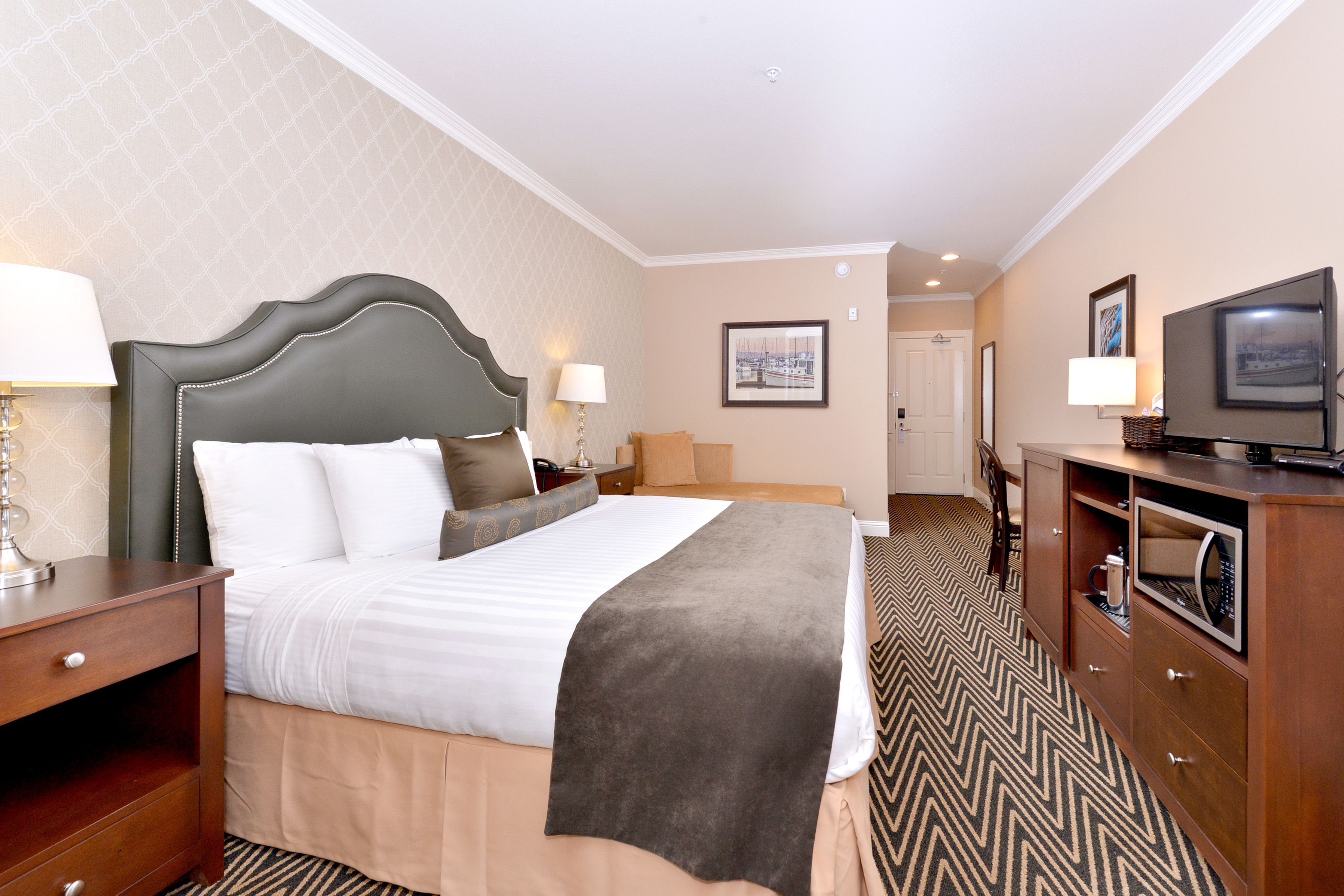 Majestic Inn & Spa 26/80