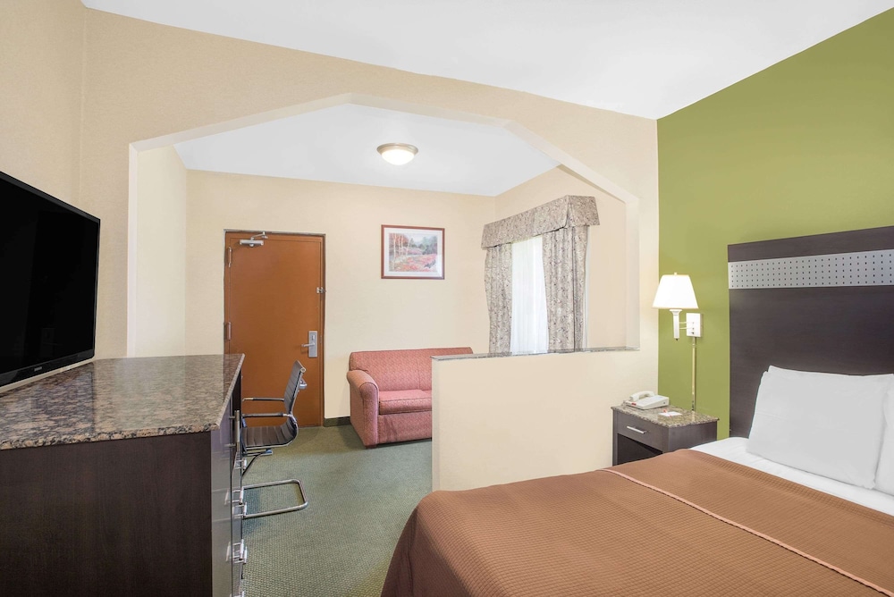 Howard Johnson by Wyndham North Bergen 12/21