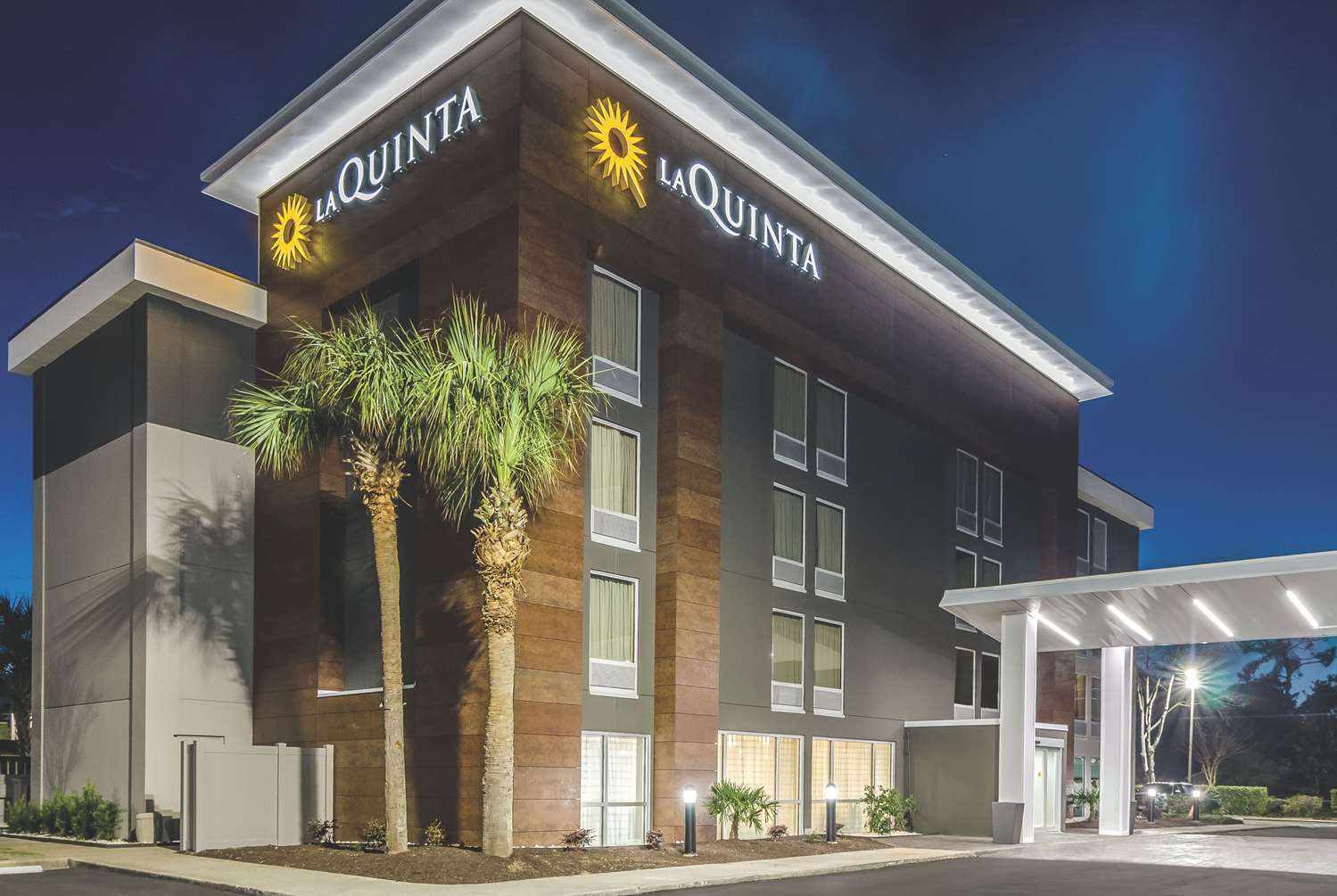 La Quinta Inn & Suites by Wyndham Myrtle Beach - N Kings Hwy 2/42