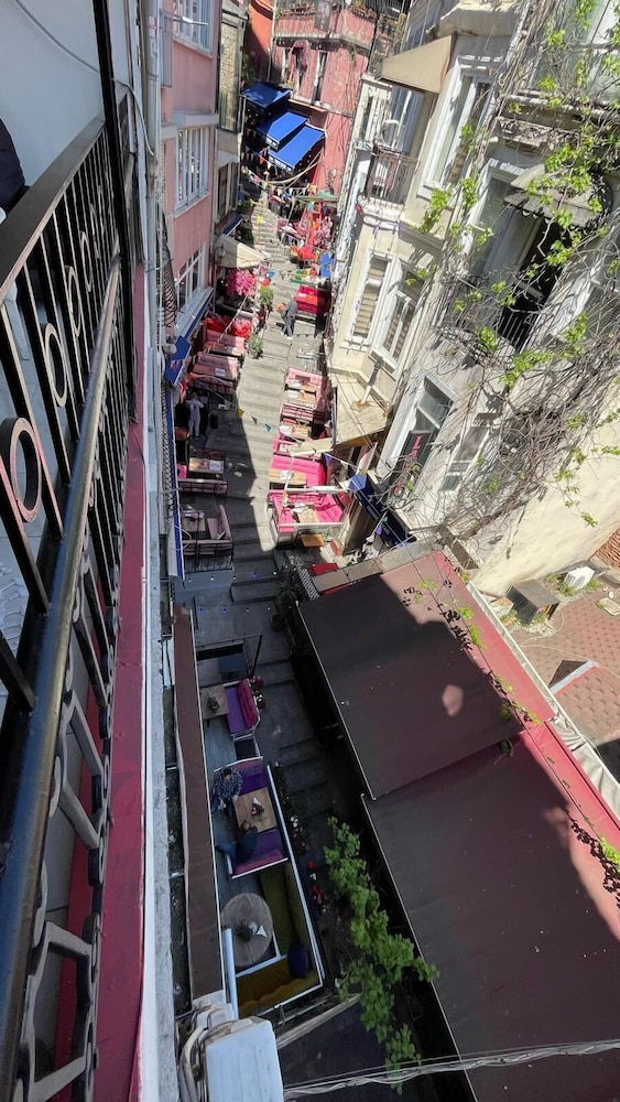 Chez Bore Boutique Hotel 68/71