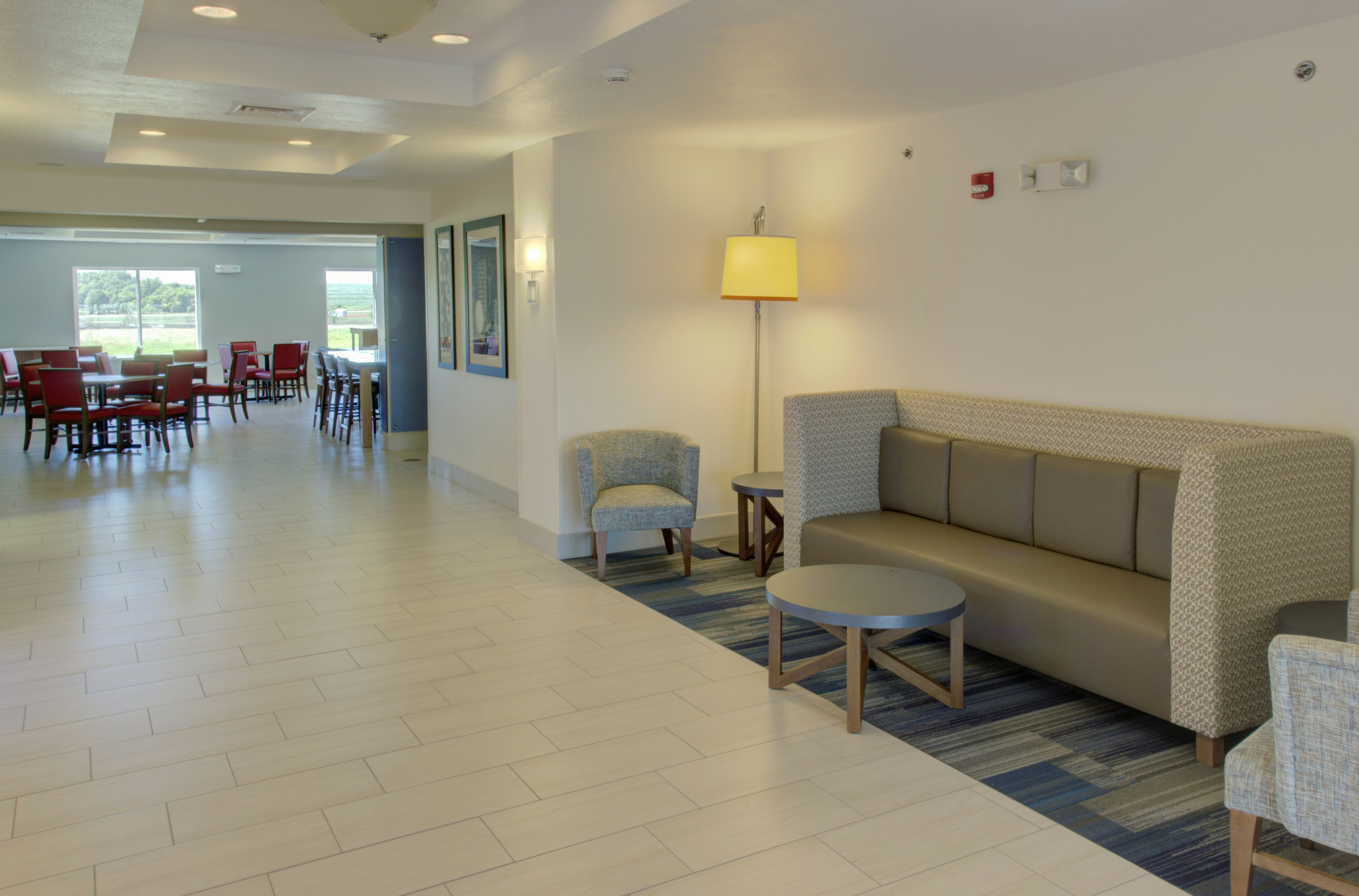 Holiday Inn Express Hotel Suites Le Mars 36/48