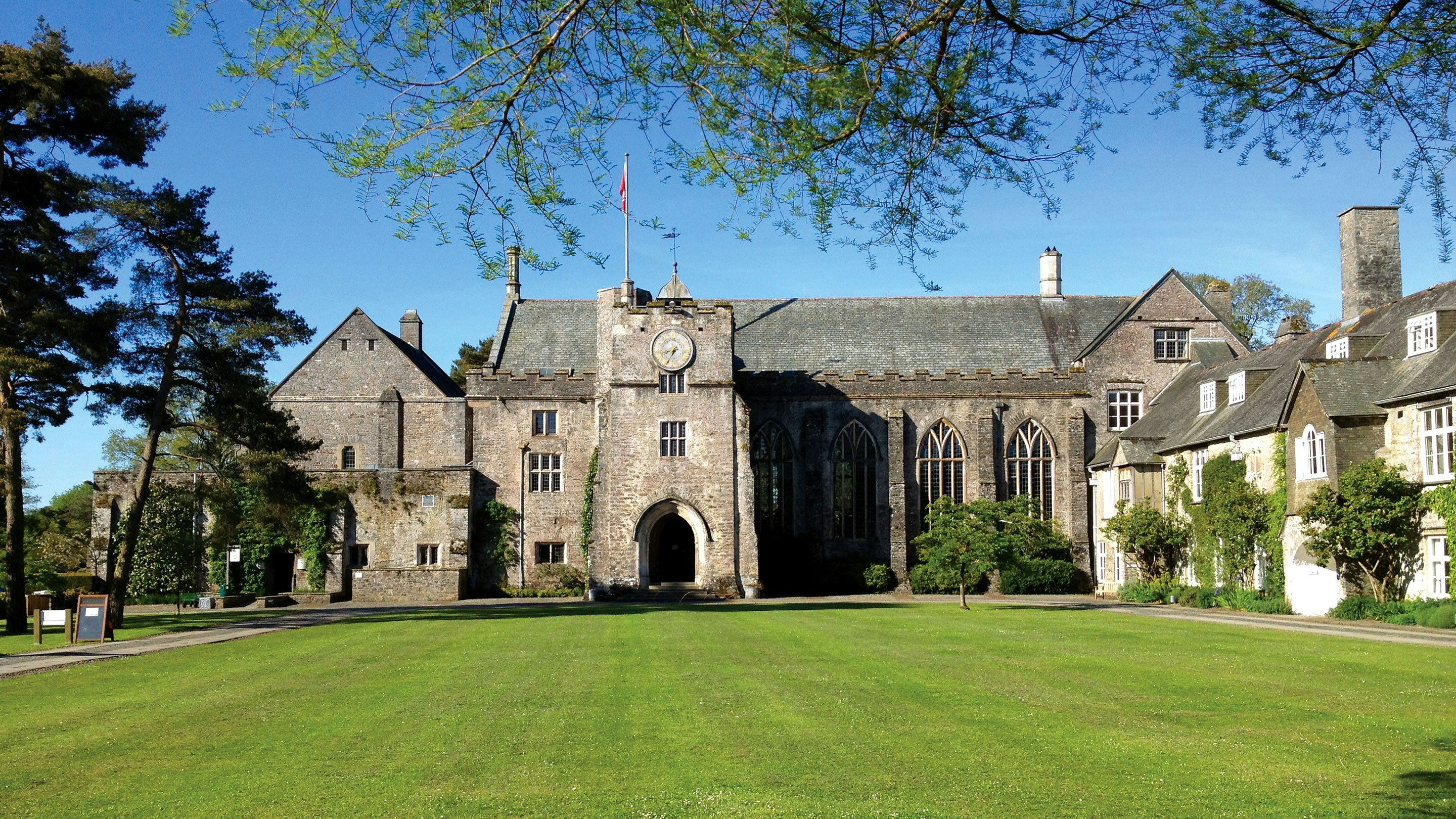 Dartington Hall Hotel 52/55