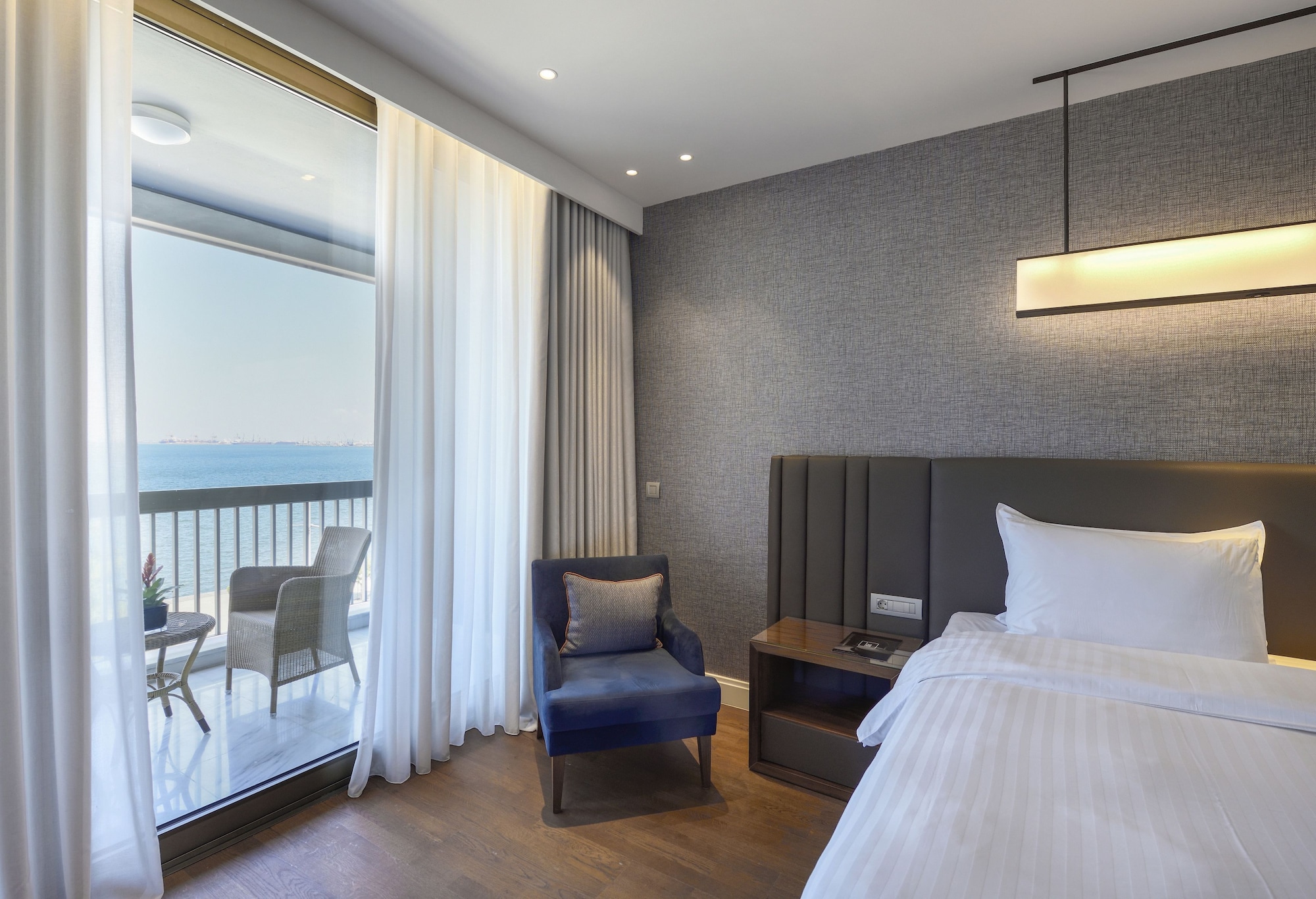 DELUXE, SUITE, SEA VIEW