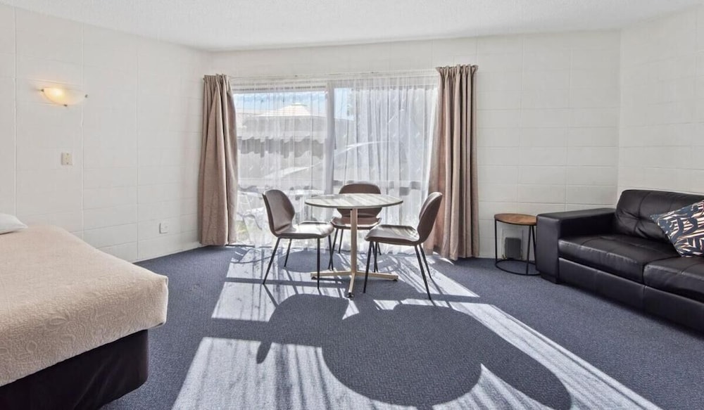 Motel Six 29/55