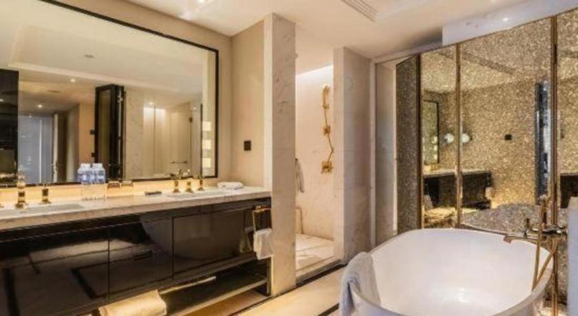 Grand New Century Hotel Yixing 47/50