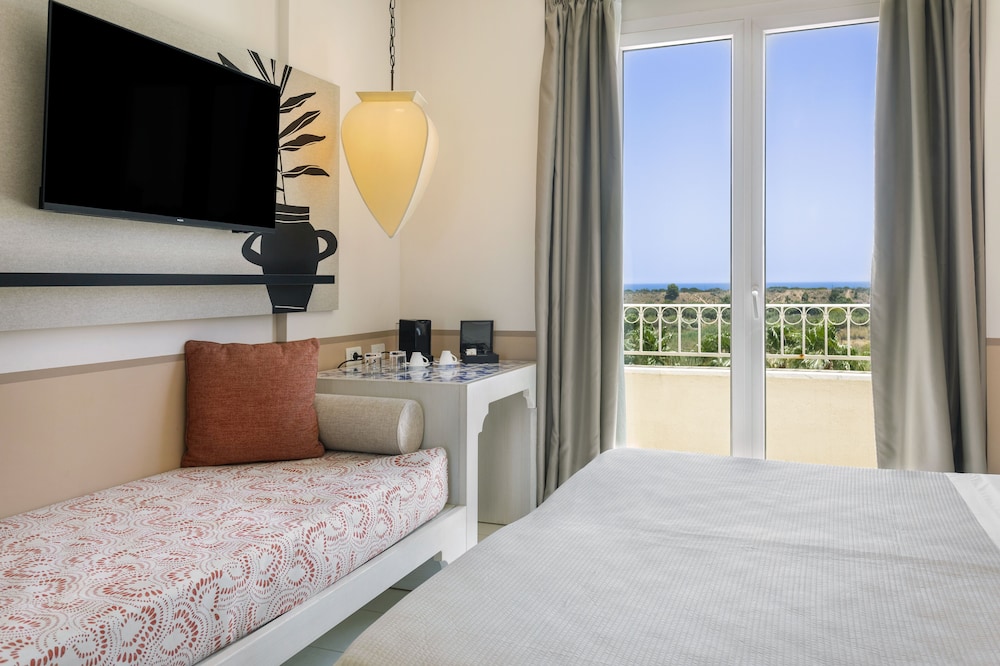 غرفة سوبيريور ثلاثية بإطلالة على البحر، Mangia's Selinunte Resort 3/5