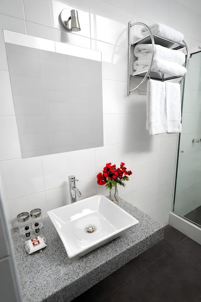 Mint Hotel 44/46