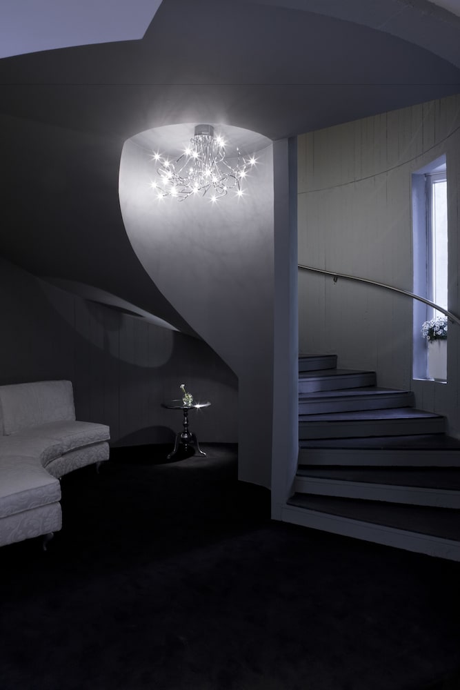 Twentyone Hotel 33/56