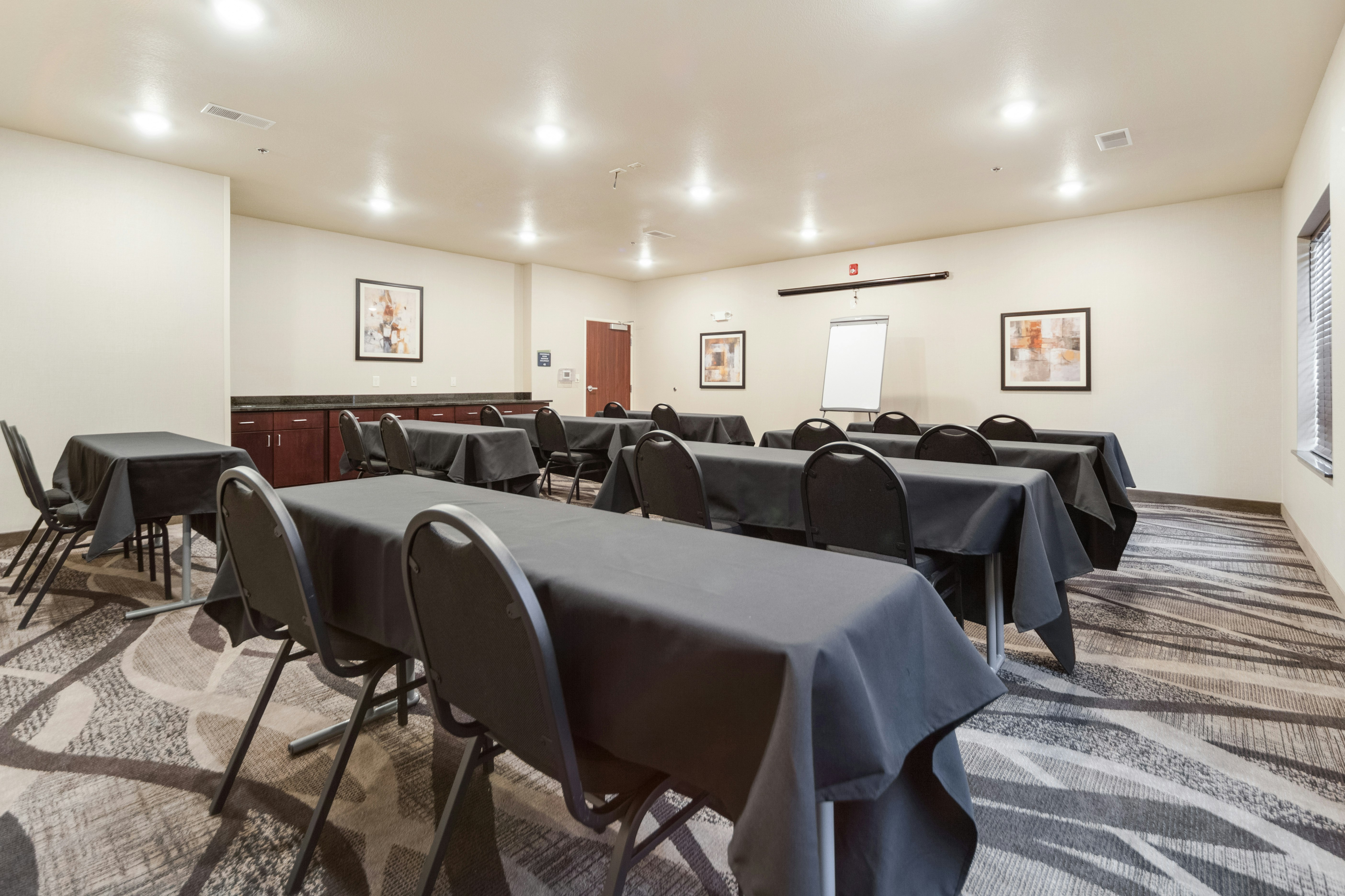 Cobblestone Hotel & Suites - Cozad 40/45