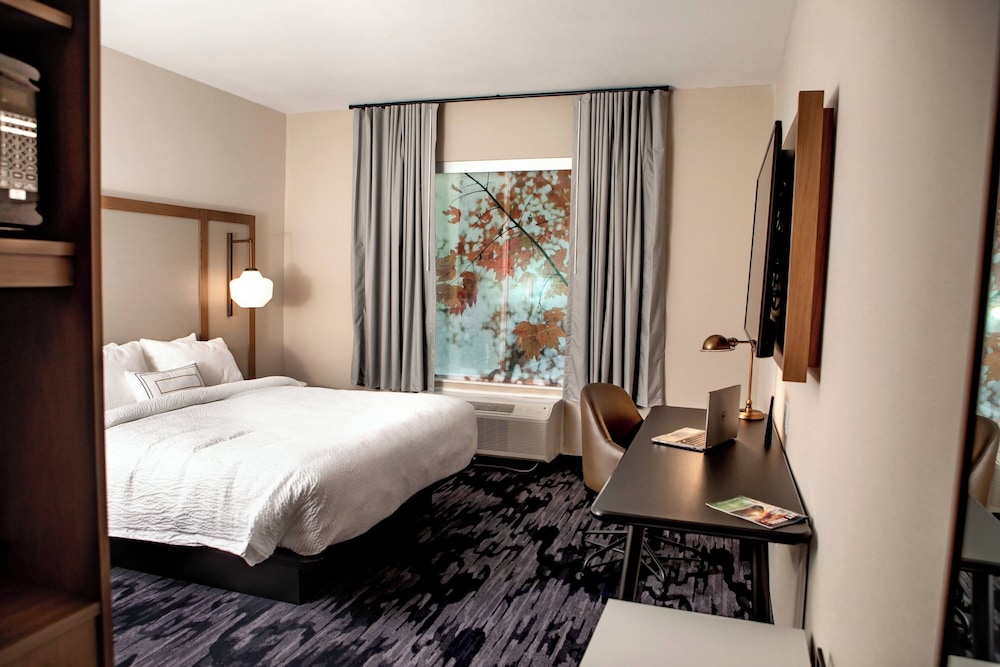 ROOM, KING BED, ACCESSIBLE