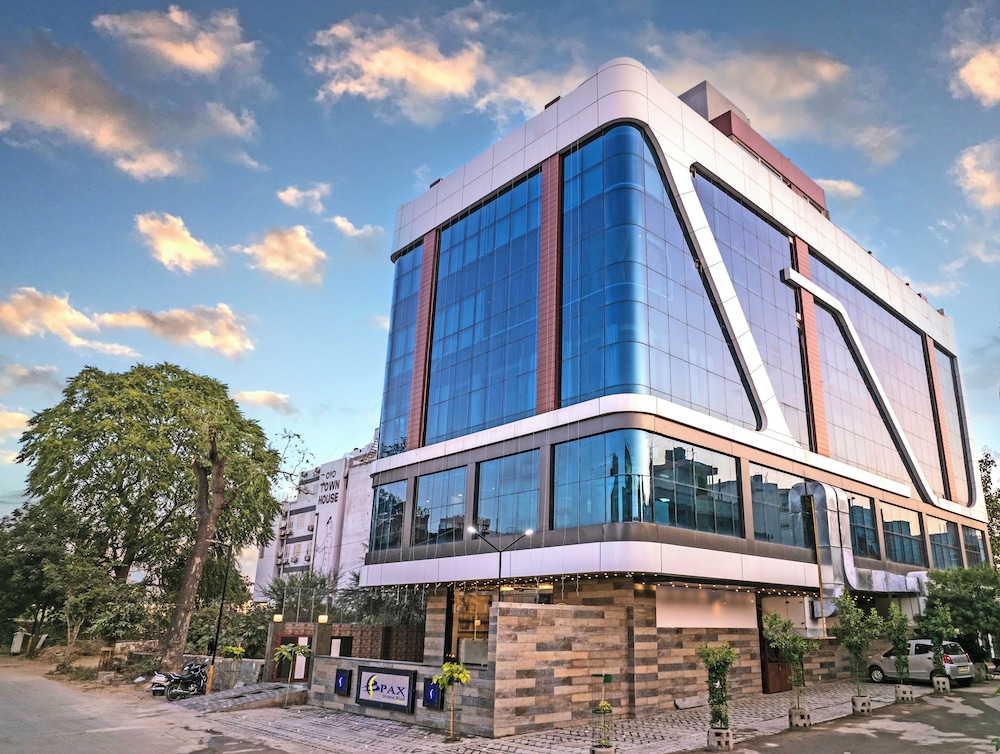 Pax Grand Blue Udaipur 7/50