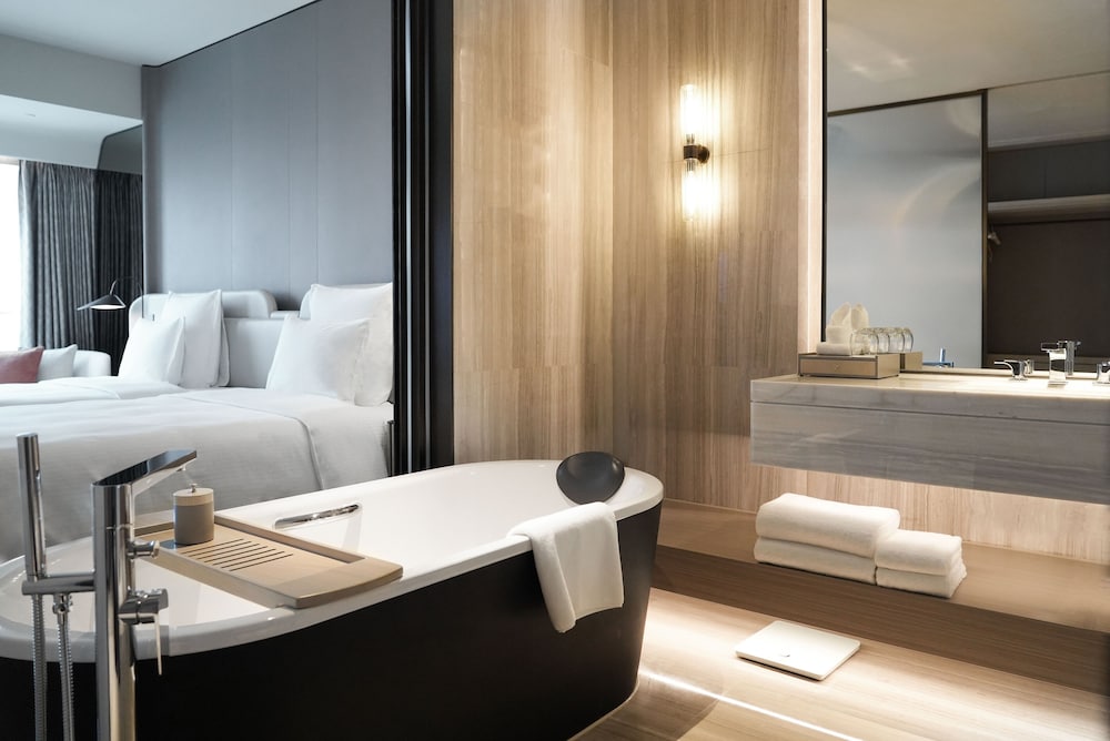 Pullman Shenzhen North 63/63