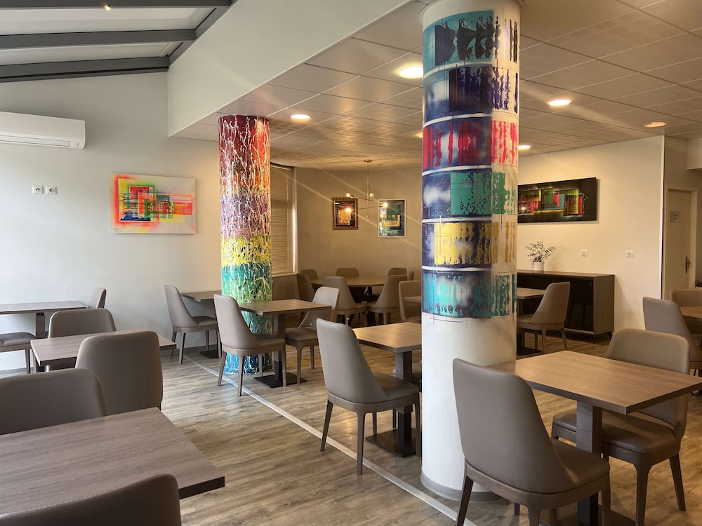 restaurant cafeteria