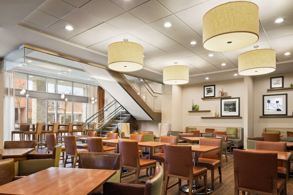 Hampton Inn & Suites Clayton/St Louis-Galleria Area 51/61