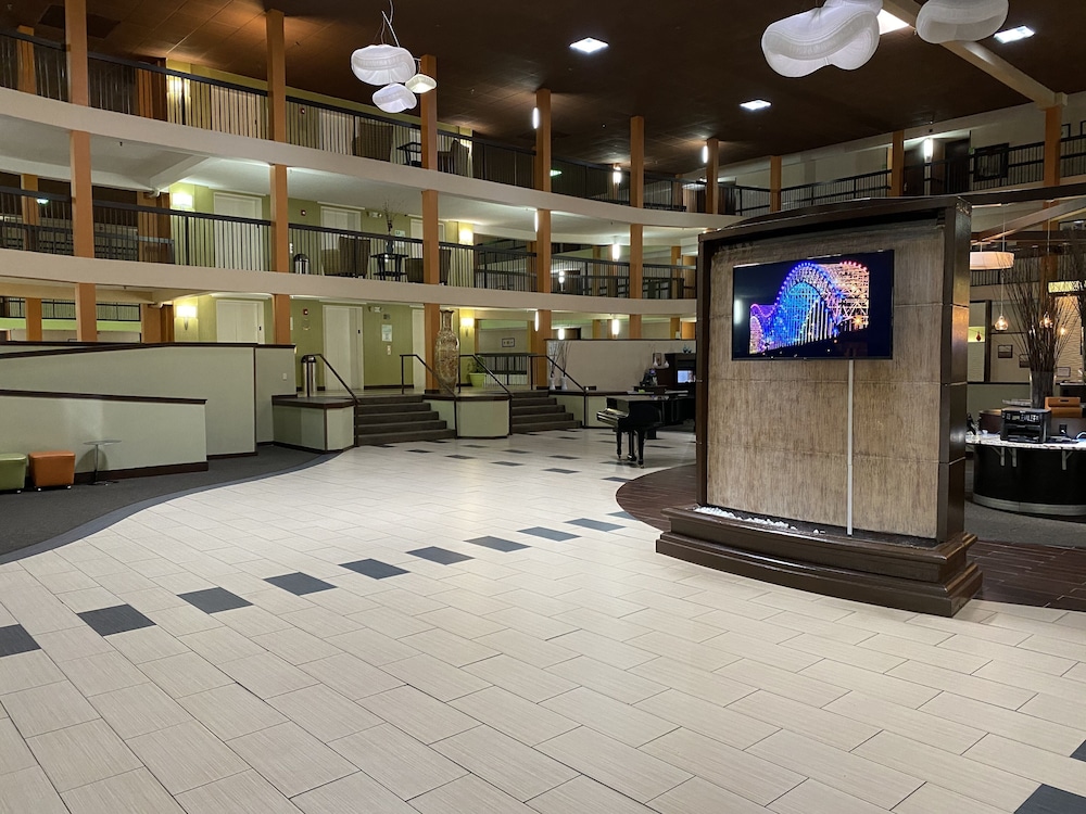Clarion Hotel & Suites Conference Center Memphis Airport 1/31