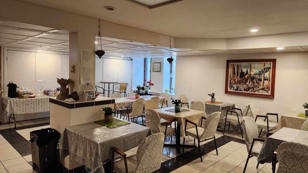 restaurant cafeteria