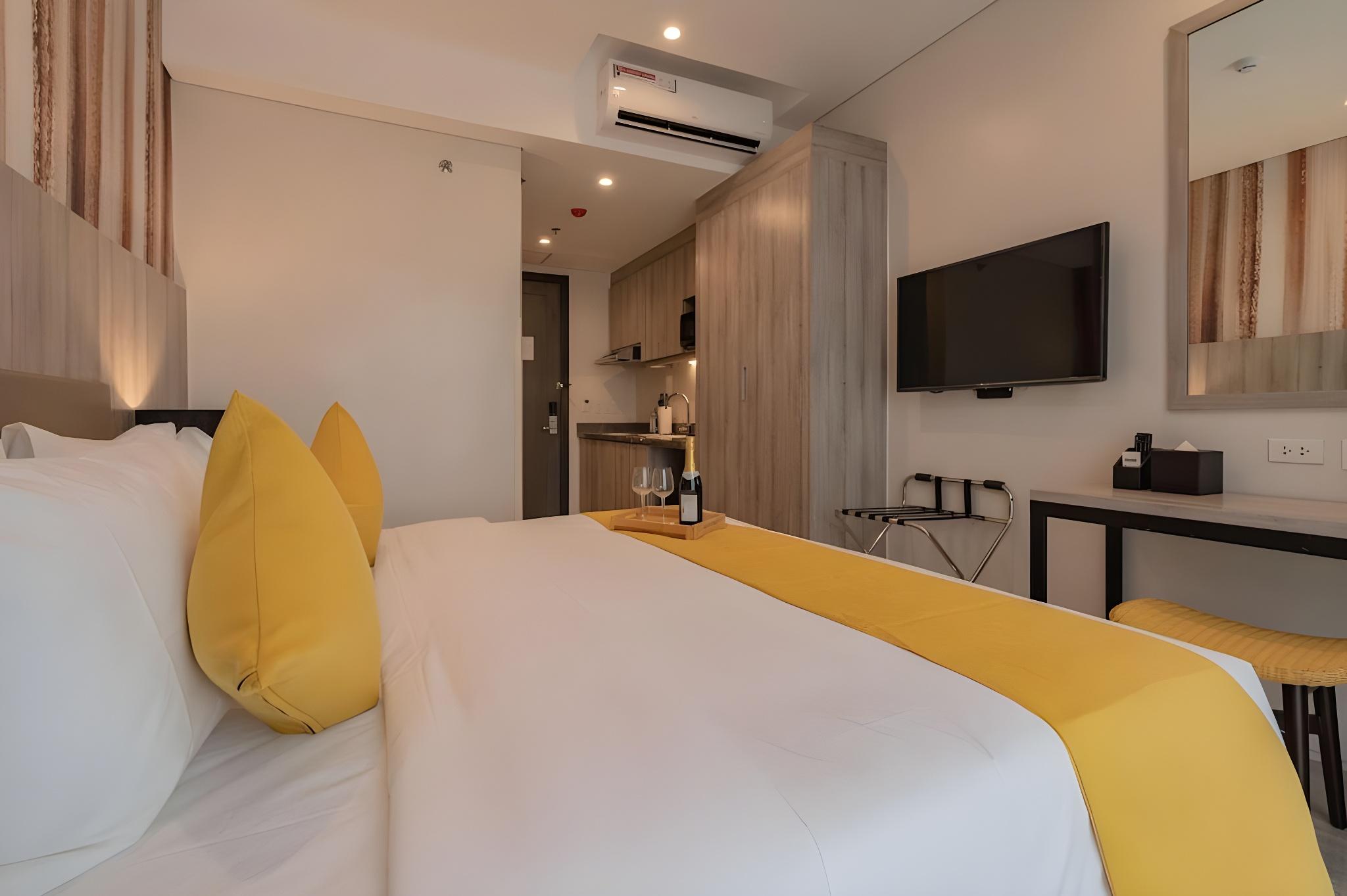 Executive, Studio, Kitchenette