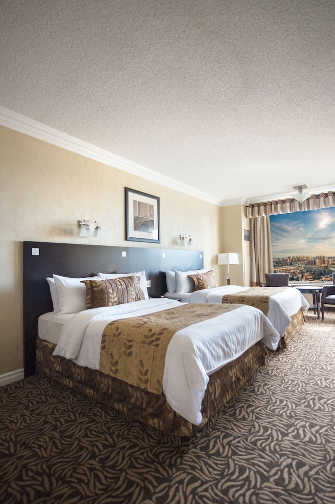 Fantasyland Hotel 18/84